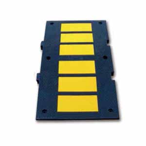 SAFEWARE/安赛瑞 重载反光减速板，优质原生橡胶，黄黑条纹，含安装配件，900×500×50mm，11105